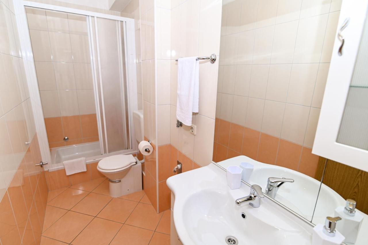 Apartmani Adria Trogir Bagian luar foto