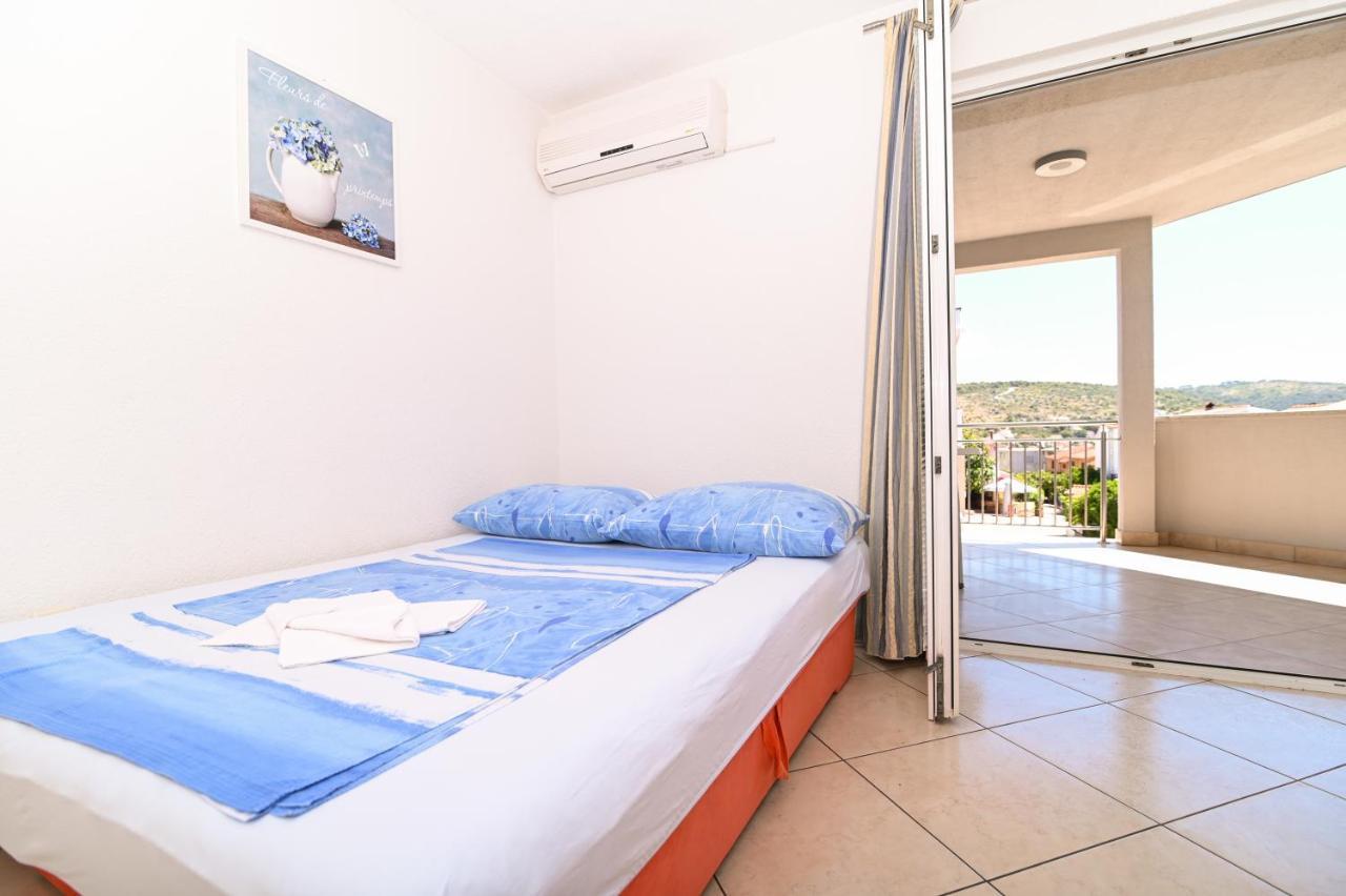 Apartmani Adria Trogir Bagian luar foto