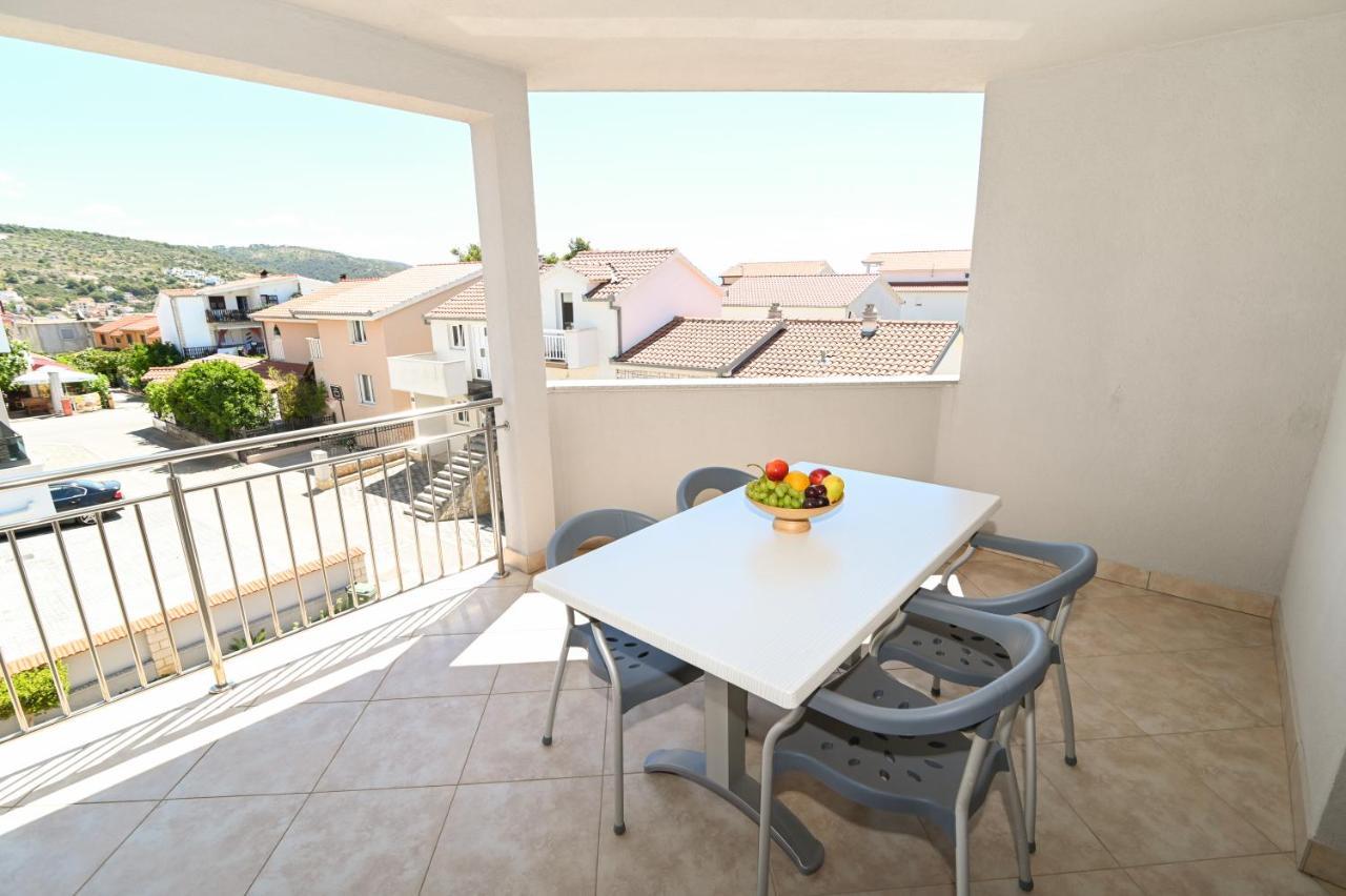 Apartmani Adria Trogir Bagian luar foto